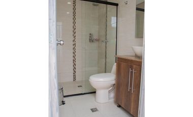 Extraordinaria casa de 3 pisos en Medellín barrio Buenos Aires