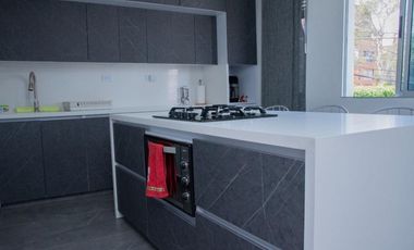 Extraordinaria casa de 3 pisos en Medellín barrio Buenos Aires