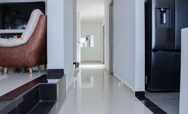 Extraordinaria casa de 3 pisos en Medellín barrio Buenos Aires