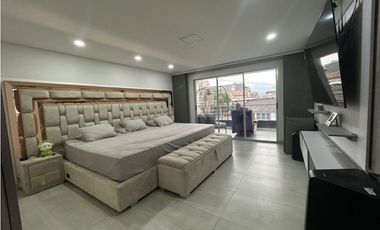 Extraordinaria casa de 3 pisos en Medellín barrio Buenos Aires