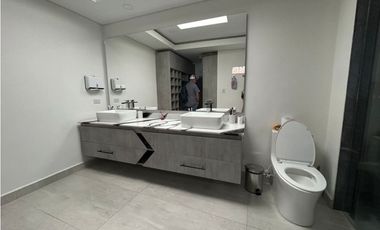 Extraordinaria casa de 3 pisos en Medellín barrio Buenos Aires