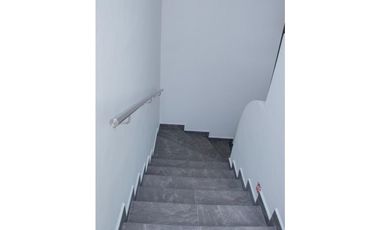 Extraordinaria casa de 3 pisos en Medellín barrio Buenos Aires