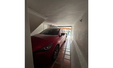 Extraordinaria casa de 3 pisos en Medellín barrio Buenos Aires