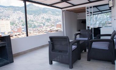 Extraordinaria casa de 3 pisos en Medellín barrio Buenos Aires