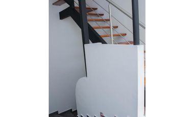 Extraordinaria casa de 3 pisos en Medellín barrio Buenos Aires