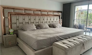 Extraordinaria casa de 3 pisos en Medellín barrio Buenos Aires