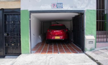 Extraordinaria casa de 3 pisos en Medellín barrio Buenos Aires