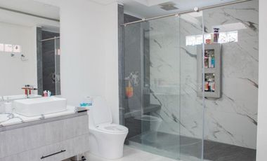 Extraordinaria casa de 3 pisos en Medellín barrio Buenos Aires