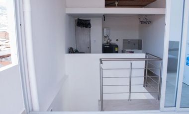 Extraordinaria casa de 3 pisos en Medellín barrio Buenos Aires
