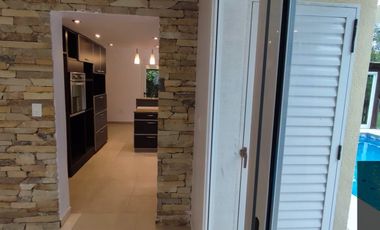 Casa en venta de 4 dormitorios c/ cochera en Solar del Bosque
