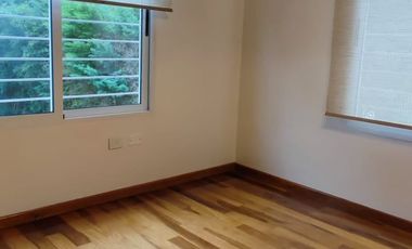 Casa en venta de 4 dormitorios c/ cochera en Solar del Bosque
