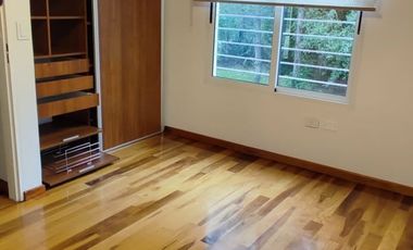 Casa en venta de 4 dormitorios c/ cochera en Solar del Bosque