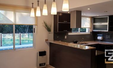Casa en venta de 4 dormitorios c/ cochera en Solar del Bosque