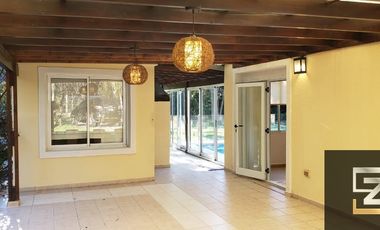 Casa en venta de 4 dormitorios c/ cochera en Solar del Bosque