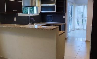 Casa en venta de 4 dormitorios c/ cochera en Solar del Bosque