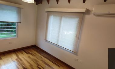 Casa en venta de 4 dormitorios c/ cochera en Solar del Bosque
