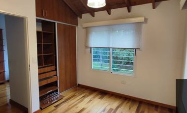 Casa en venta de 4 dormitorios c/ cochera en Solar del Bosque