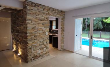 Casa en venta de 4 dormitorios c/ cochera en Solar del Bosque