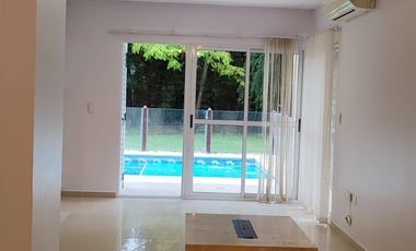 Casa en venta de 4 dormitorios c/ cochera en Solar del Bosque
