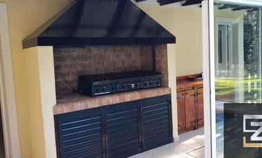 Casa en venta de 4 dormitorios c/ cochera en Solar del Bosque