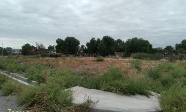 Lote en venta frente al Barrio Dalvian