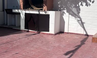 Casa en alquiler de 3 dormitorios c/ cochera en Maipú