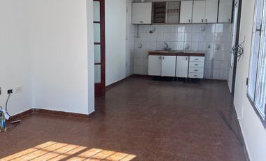 Casa en alquiler de 3 dormitorios c/ cochera en Maipú