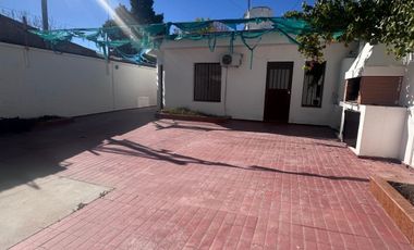 Casa en alquiler de 3 dormitorios c/ cochera en Maipú