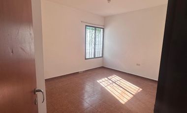 Casa en alquiler de 3 dormitorios c/ cochera en Maipú