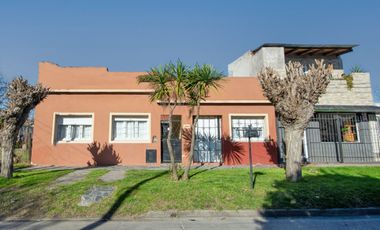Venta Casa 3 unidades en block estilo PH