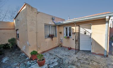 Venta Casa 3 unidades en block estilo PH