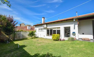 VENTA CASA 5 AMBIENTES CON QUINCHO PUNTA MOGOTES