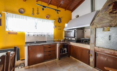 VENTA CASA 5 AMBIENTES CON QUINCHO PUNTA MOGOTES