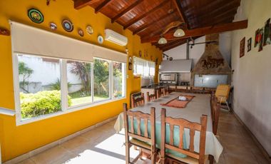 VENTA CASA 5 AMBIENTES CON QUINCHO PUNTA MOGOTES