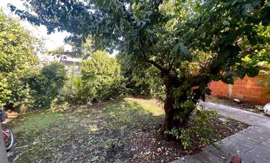 VENTA Casa 4 ambientes con parque y gas natural