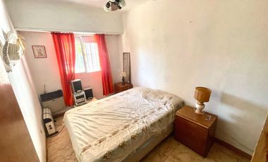 VENTA Casa 4 ambientes con parque y gas natural