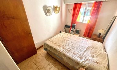VENTA Casa 4 ambientes con parque y gas natural