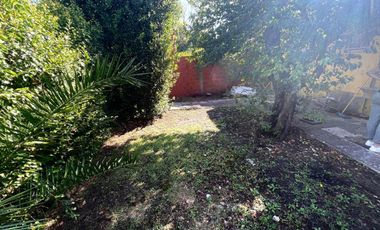 VENTA Casa 4 ambientes con parque y gas natural