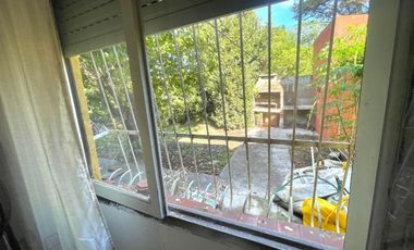 VENTA Casa 4 ambientes con parque y gas natural