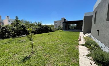 ALQUILER CASA AMOBLADA EN LAS CAÑITAS - MALAGUEÑO