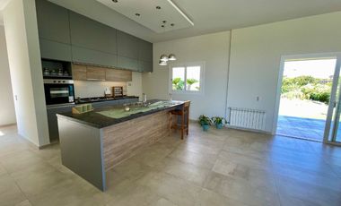 ALQUILER CASA AMOBLADA EN LAS CAÑITAS - MALAGUEÑO