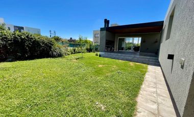 ALQUILER CASA AMOBLADA EN LAS CAÑITAS - MALAGUEÑO