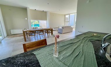 ALQUILER CASA AMOBLADA EN LAS CAÑITAS - MALAGUEÑO