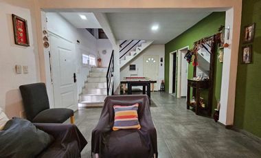VENTA CASA 6 AMBIENTES  PONTEVEDRA CON COCHERA