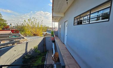 VENTA CASA 6 AMBIENTES  PONTEVEDRA CON COCHERA