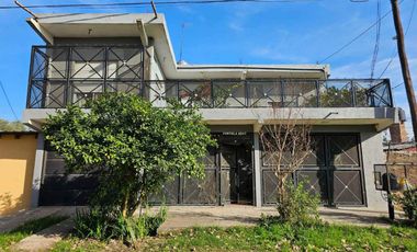 VENTA CASA 6 AMBIENTES  PONTEVEDRA CON COCHERA
