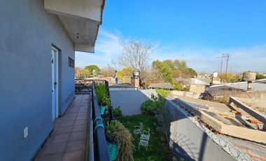 VENTA CASA 6 AMBIENTES  PONTEVEDRA CON COCHERA