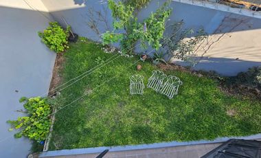 VENTA CASA 6 AMBIENTES  PONTEVEDRA CON COCHERA