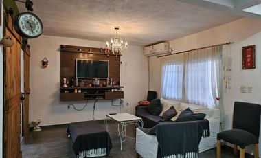 VENTA CASA 6 AMBIENTES  PONTEVEDRA CON COCHERA
