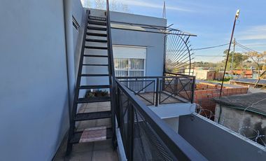 VENTA CASA 6 AMBIENTES  PONTEVEDRA CON COCHERA